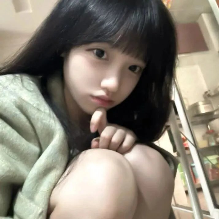 顾先生被小结巴偷亲了